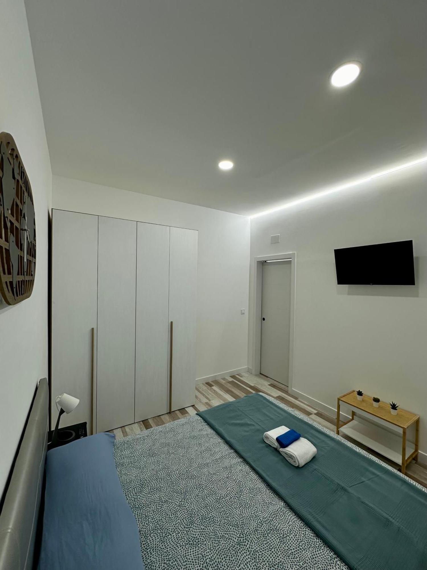 Alojamiento Fantasia Madrid Exterior foto